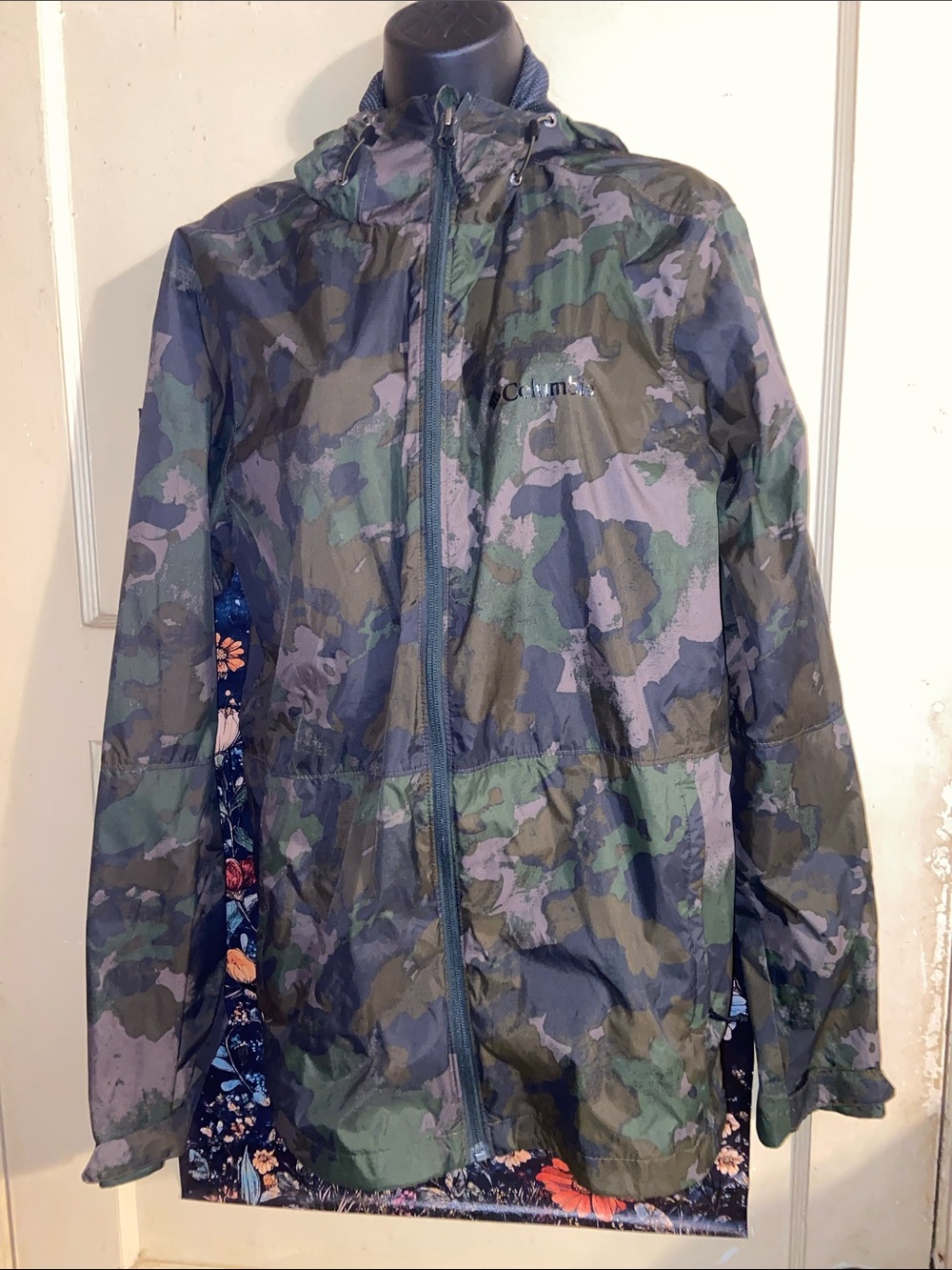 COLUMBIA CAMO RAIN COAT EUC